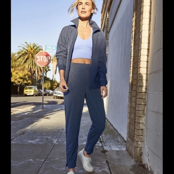 Athleta Brooklyn Textured Ankle Pants Size 6 Medieval Leopard Navy Violet - Picture 3 of 13